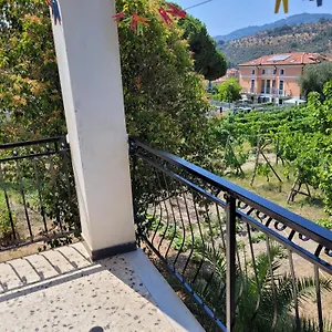 https://il-vigneto-diano-castello.hotelitalianriviera.com